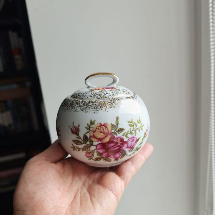 Cukiernica Wałbrzych Kula Różyczki złocone Porcelana PRL