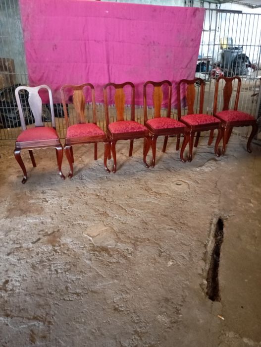 Vendo 6 cadeiras muitas bonitas bom estado