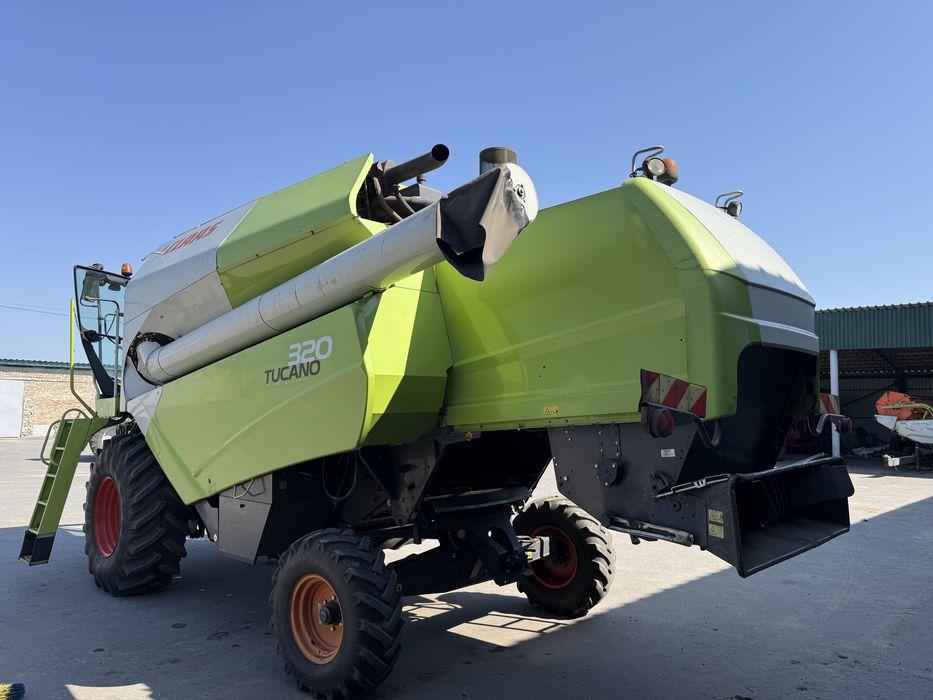 Claas tucano 320