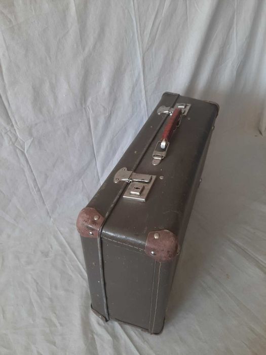 Винтажный чемодан в комплекте со страховочным ремнём. СССР. Валіза.