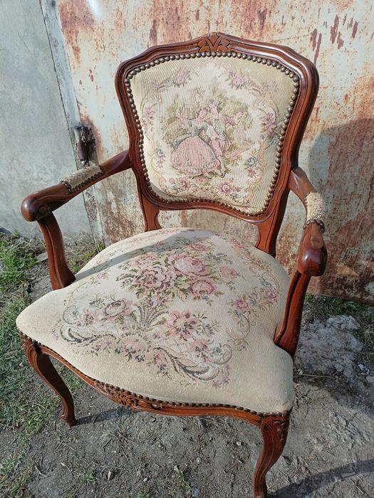 Замена ткани,кожзама на стульях ,креслах, диванах переклейка стульев