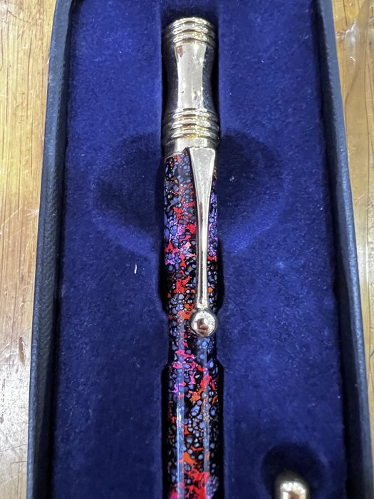 Caneta tinta permanente banhada ouro 24k Hachette