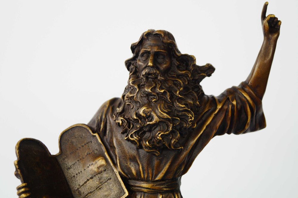 Mojżesz z biblią figura brązu rzeźba figura