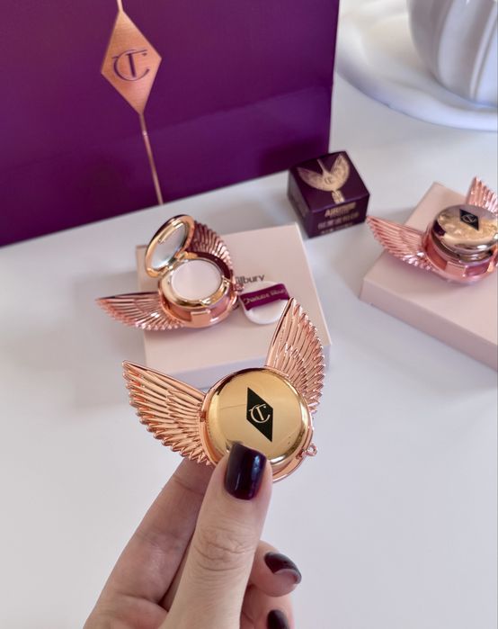 Тримач для телефону Charlotte Tilbury з пудрою