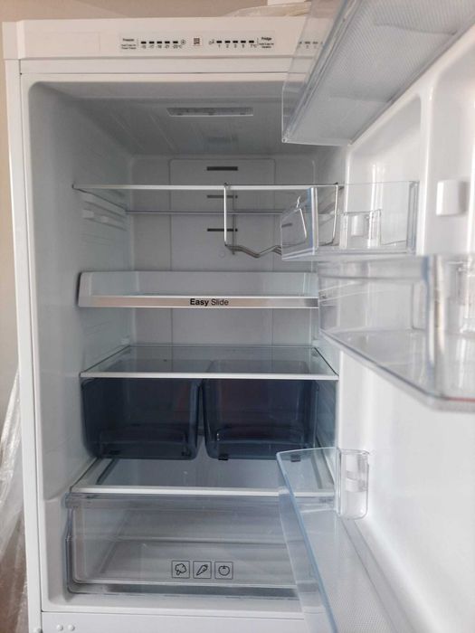 Lodówka biała wysoka samsung mc4a