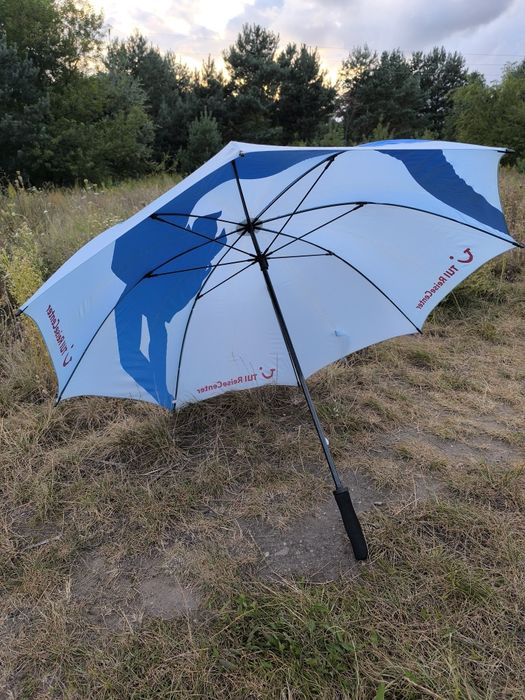 Duży parasol ogrodowy