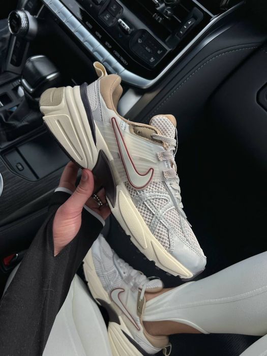 Кросівки Nike V2K Runtekk Light Brown 36-45. Оплата на пошті