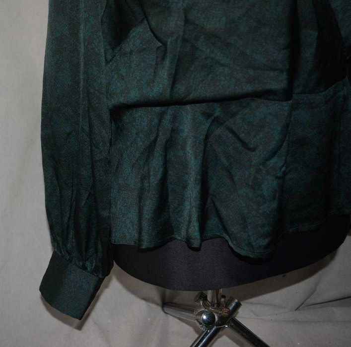 Satynowa bluzka z baskinką New Look curves 50