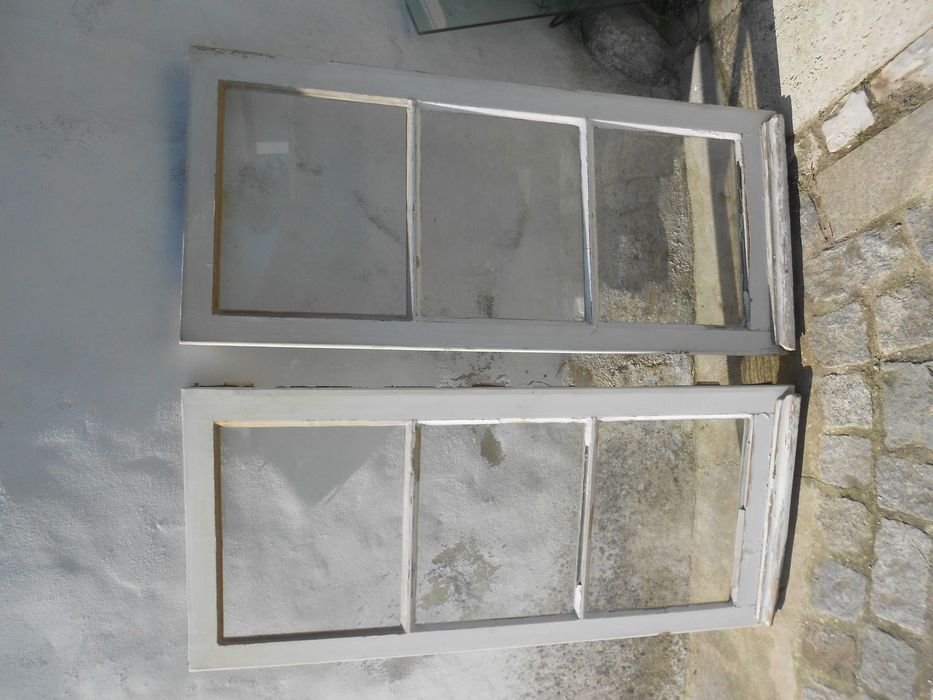 Janelas antigas madeira maciça em bom estado  old antique wood windows