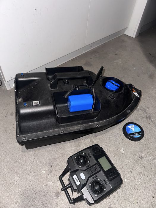 Łódka zanętowa Flytec V010 gps