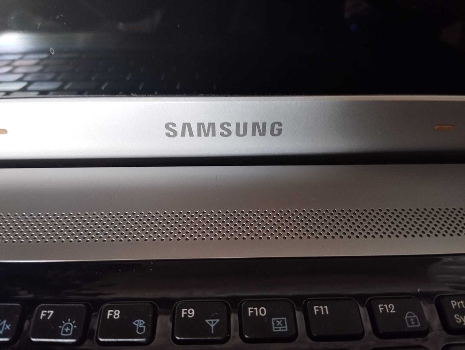 Portátil Samsung NP-RV511