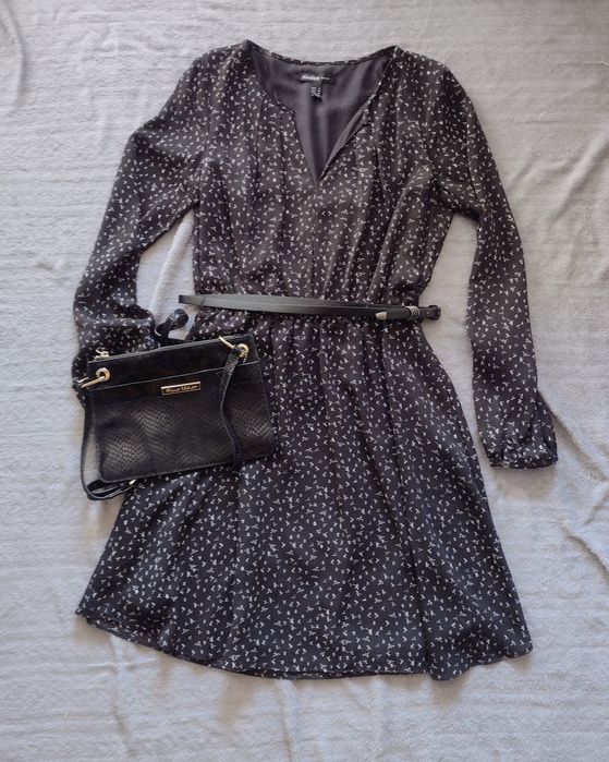 Wiosenna urocza sukienka MANGO rozmiar S czarna we wzorki, z paskiem