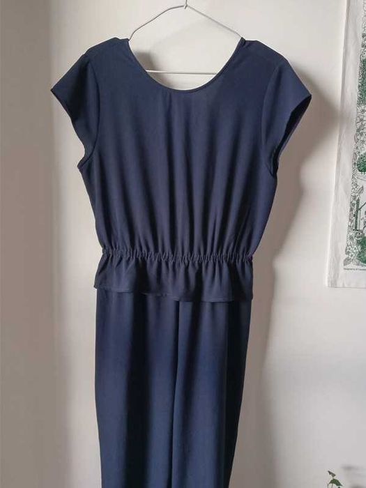 Granatowy kombinezon