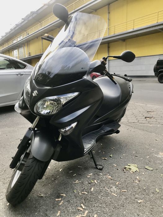 Suzuki Burgman  200 куб. см,  мощностью 18.5 л.с.
