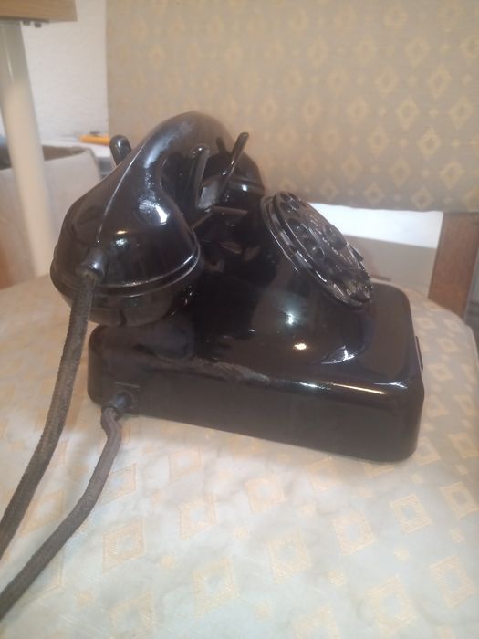Stary telefon tarczowy