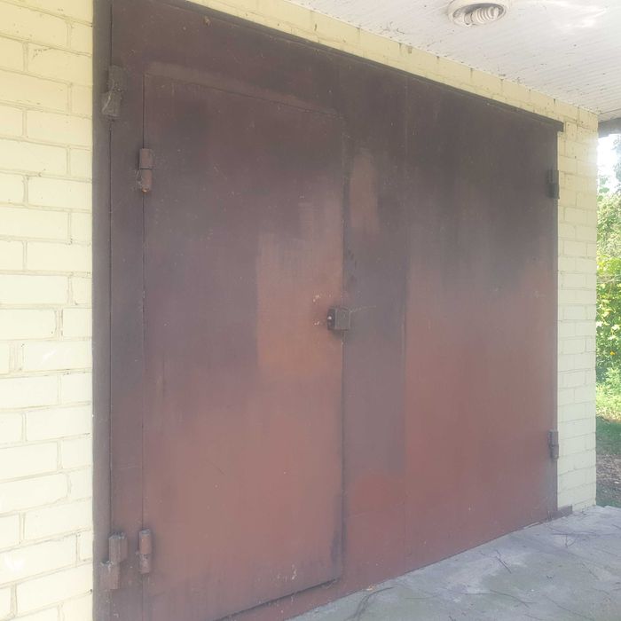 Компактний будинок-гараж в р-ні площі 700-річчя (C)