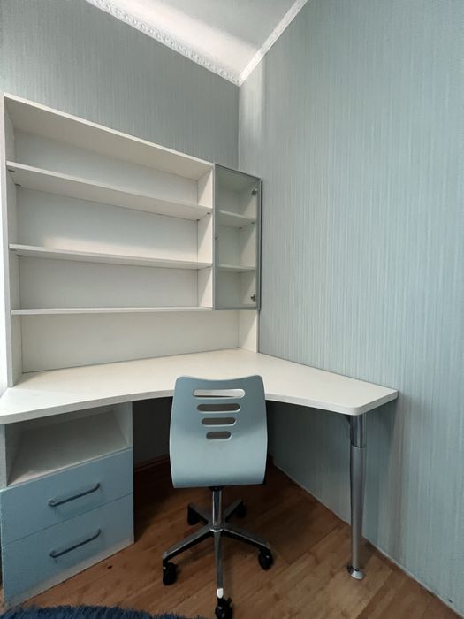 Меблі в дитячу подростковый уголок стол компьютерный