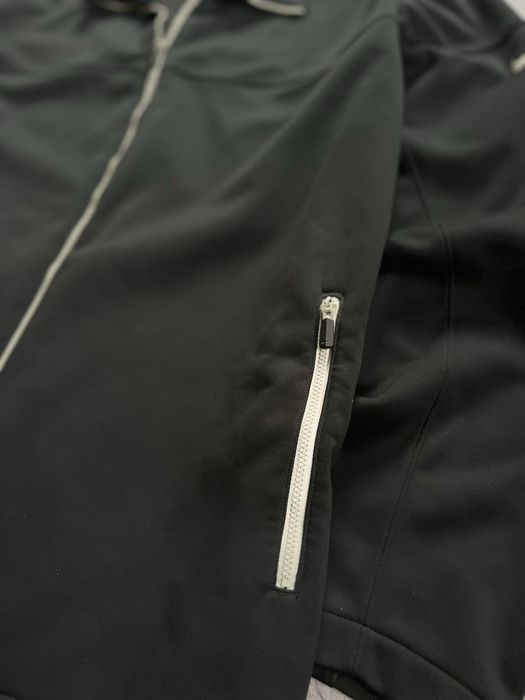 Куртка на флісі Nike.