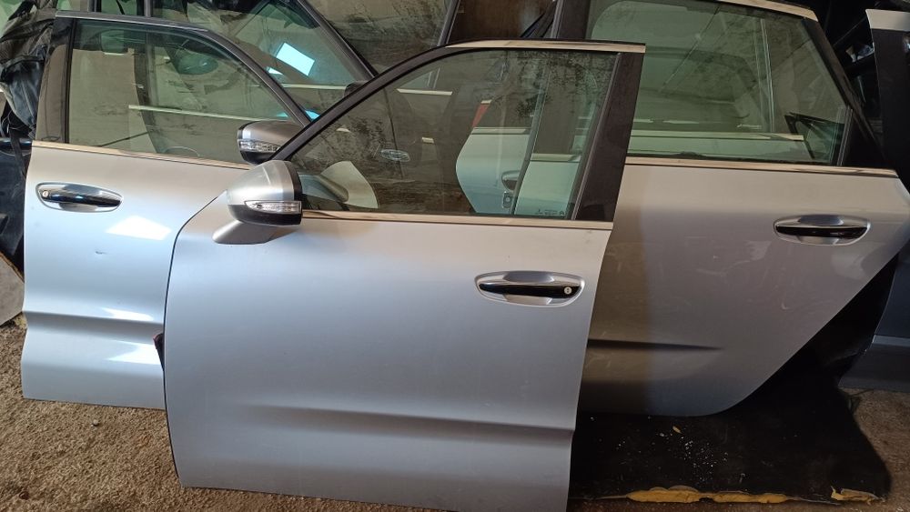 Двері ліві праві передні Сітроен с 4 пікассо 2014 рік комплектні