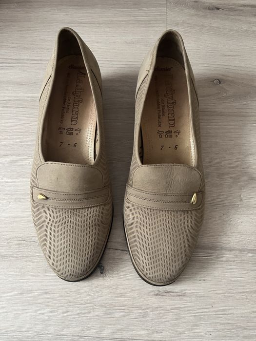 Ladyform beżowe skórzane buty damskie na niskim obcasie rozmiar 40