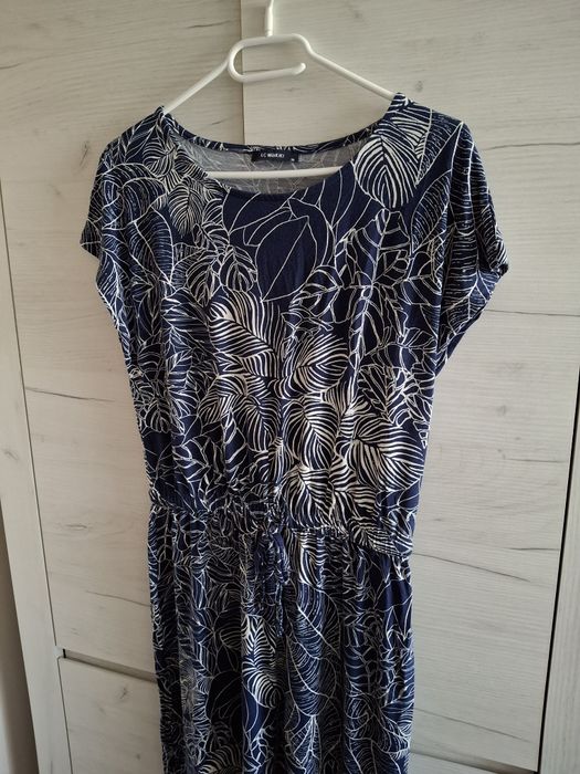 Wygodna sukienka midi  S/M