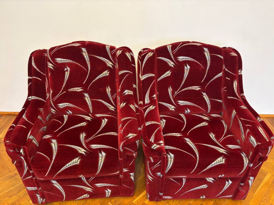 Розкладний диван та мʼягкі крісла