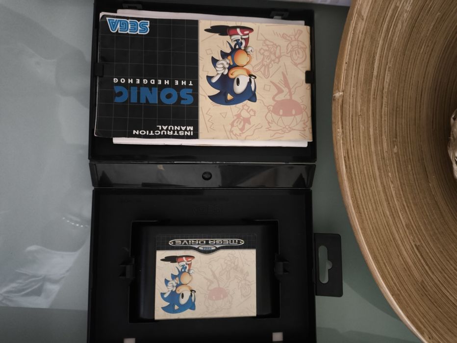 Consola Sega Mega Drive II + Comandos + Jogos