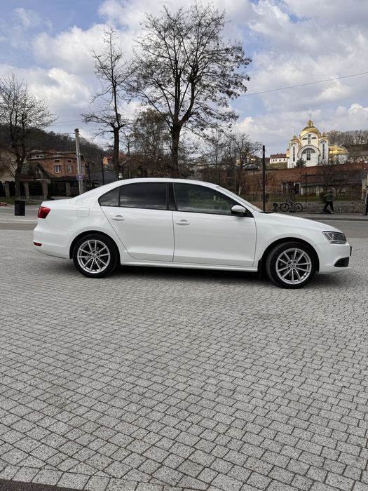 Офіційний автомобіль Volkswagen Jetta 2014 рік 2.0 дизель