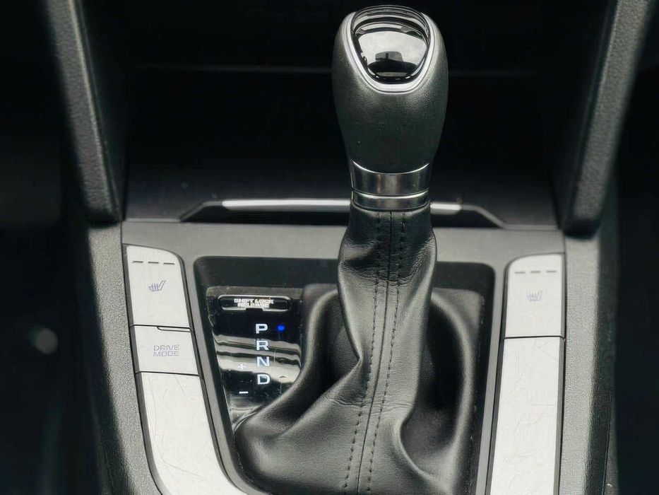 Hyundai Elantra Limited      2017