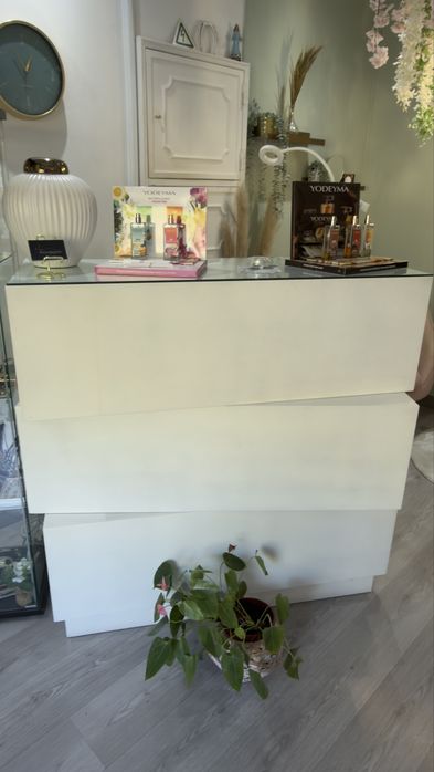 Movel de recepcao de estetica