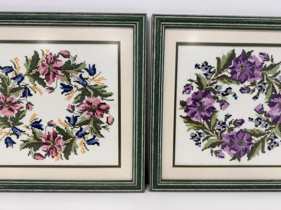 Par de Quadros em Ponto Cruz Artesanal – Grinaldas Florais – Bordados à Mão