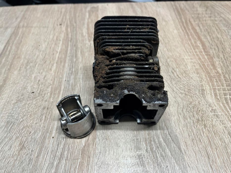 Uniropa P 390 Cylinder Tłok Oryginał Komplet