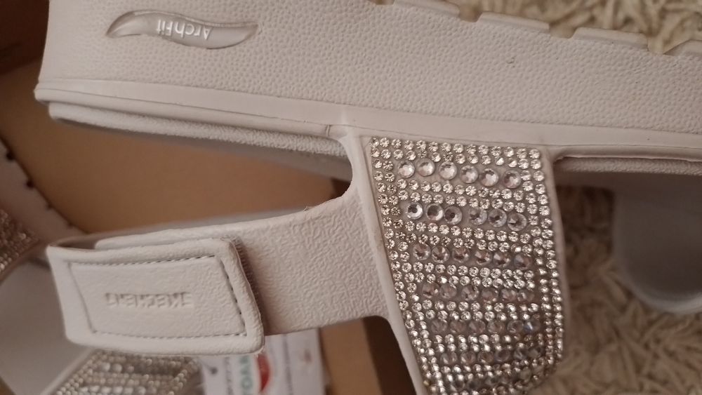 Фірмові жіночі сандалії, босоніжки sketchers з камінцями блискучі