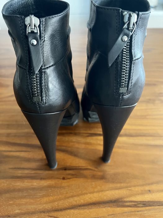 Botki z odkrytymi palcami Vic Matie