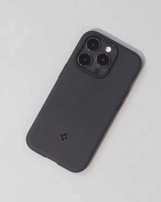 Plecki Spigen do Apple iPhone 16 Pro czarny