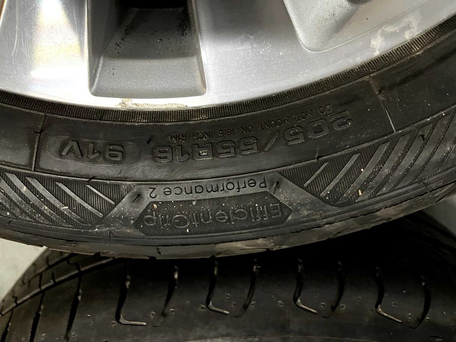 Jantes Volkswagen Golf 7 com 4 pneus novos Goodyear Efficientgrip Performance2 205/55 R16 91 V