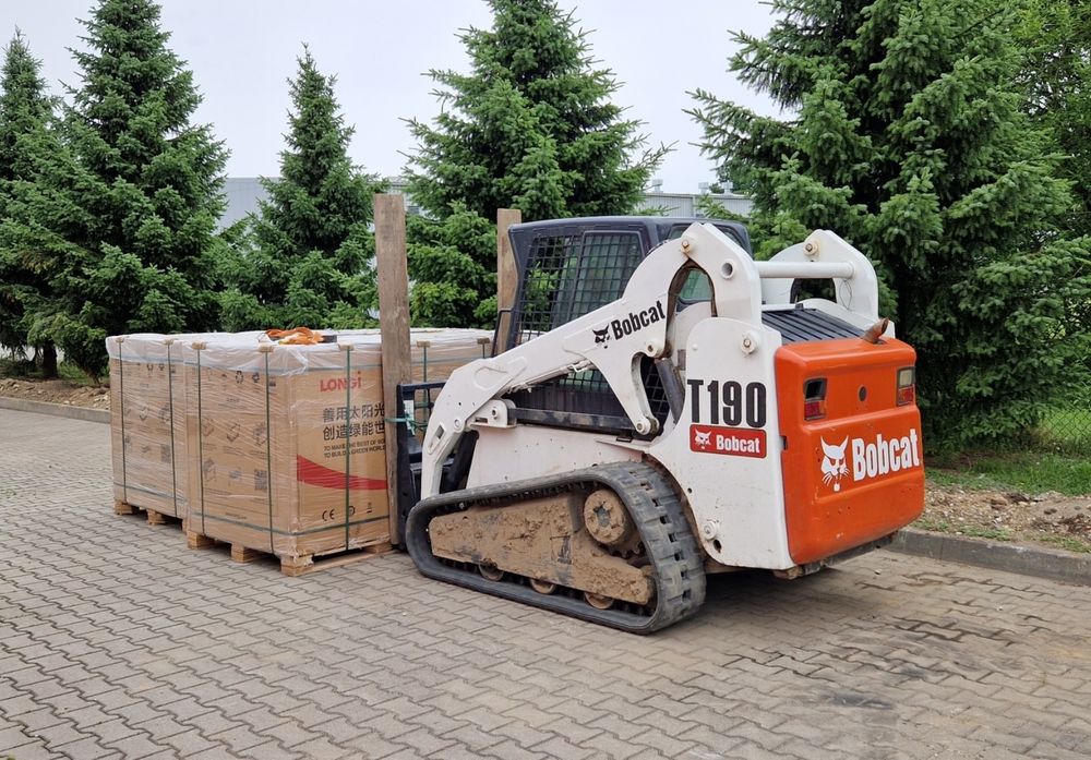 Usługi miniładowarką Bobcat, niwelacja, załadunek, równanie, transport.