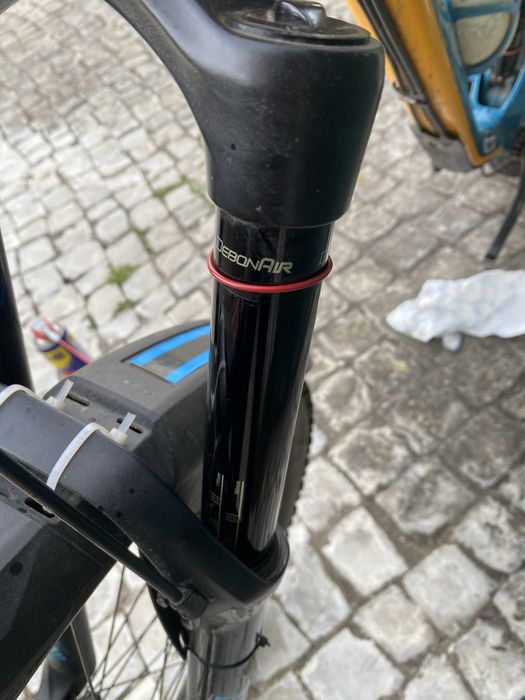 Suspensão rock shox Yari