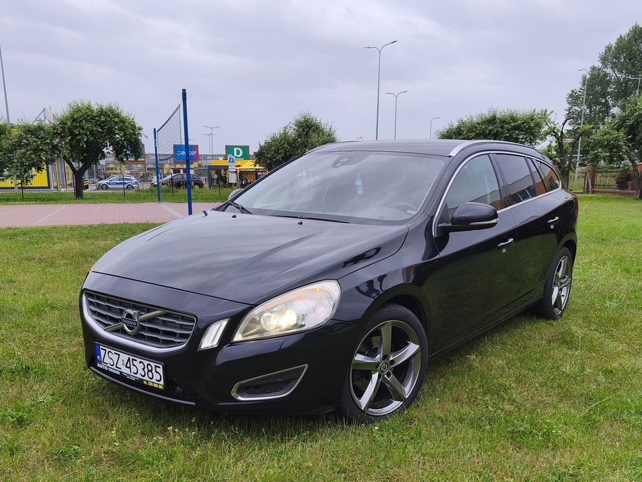 Volvo V60 1.6 115 km . Polecam!!!