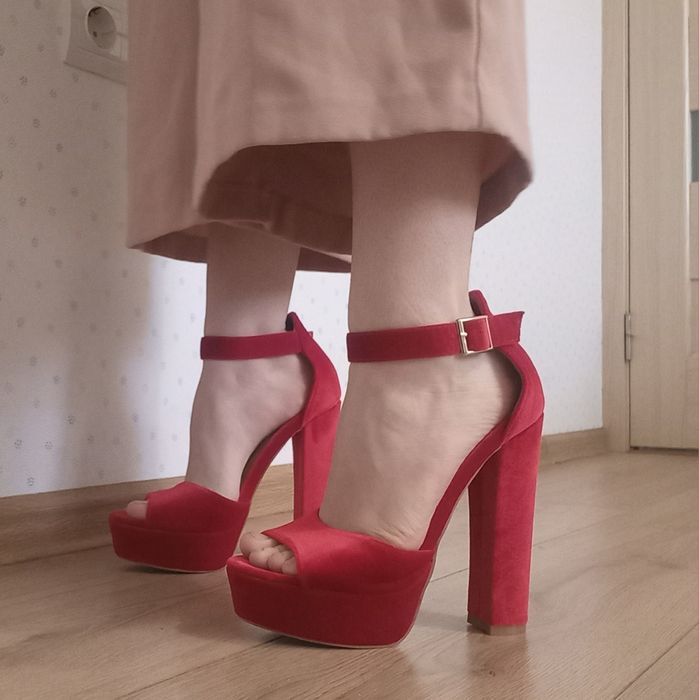 Туфлі червоні на високому підборі Estro