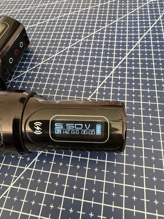 Maquina Tattoo Pen FK Irons Flux Max Stealth com 2x PowerBolt II