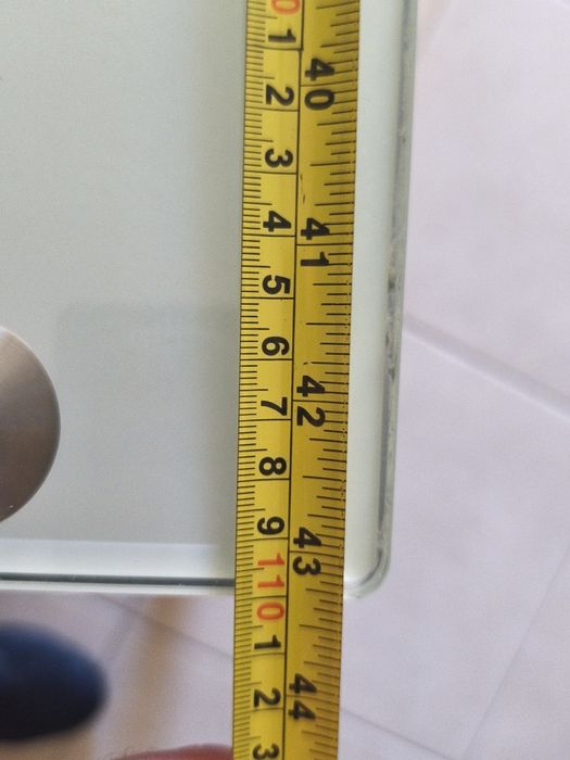 Mesa de cozinha  com tampo de vidro fosco