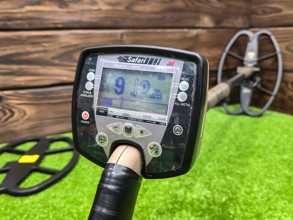 Металошукач Minelab Safari