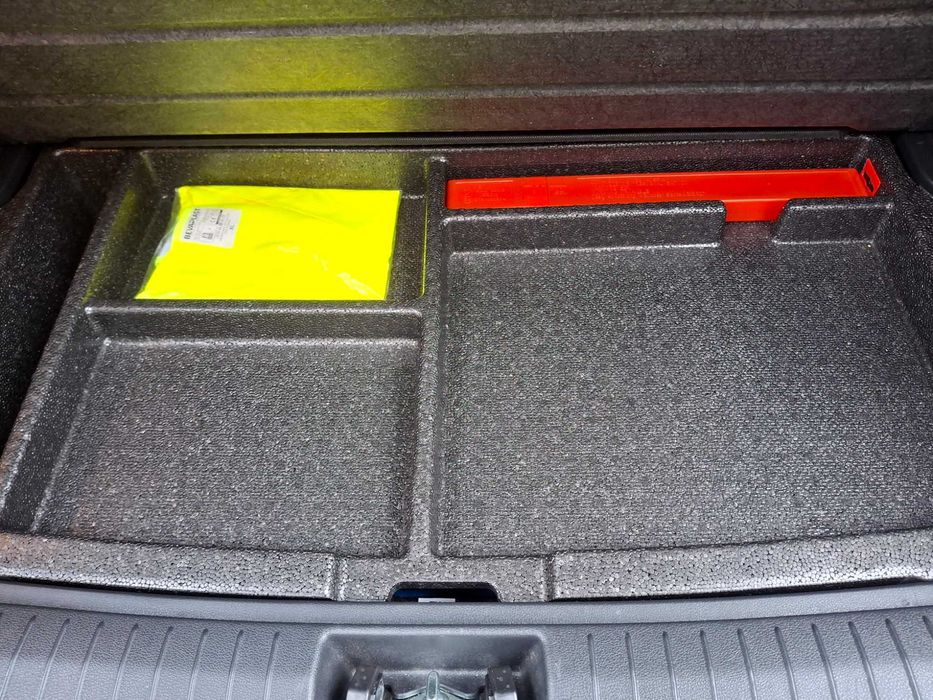 Hyundai Kona Electric. 64 kw.