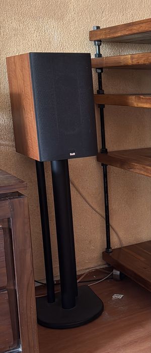Bowers and Wilkins 685