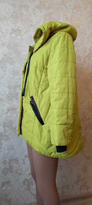 Куртка жіноча  в гарному стані 350 грн