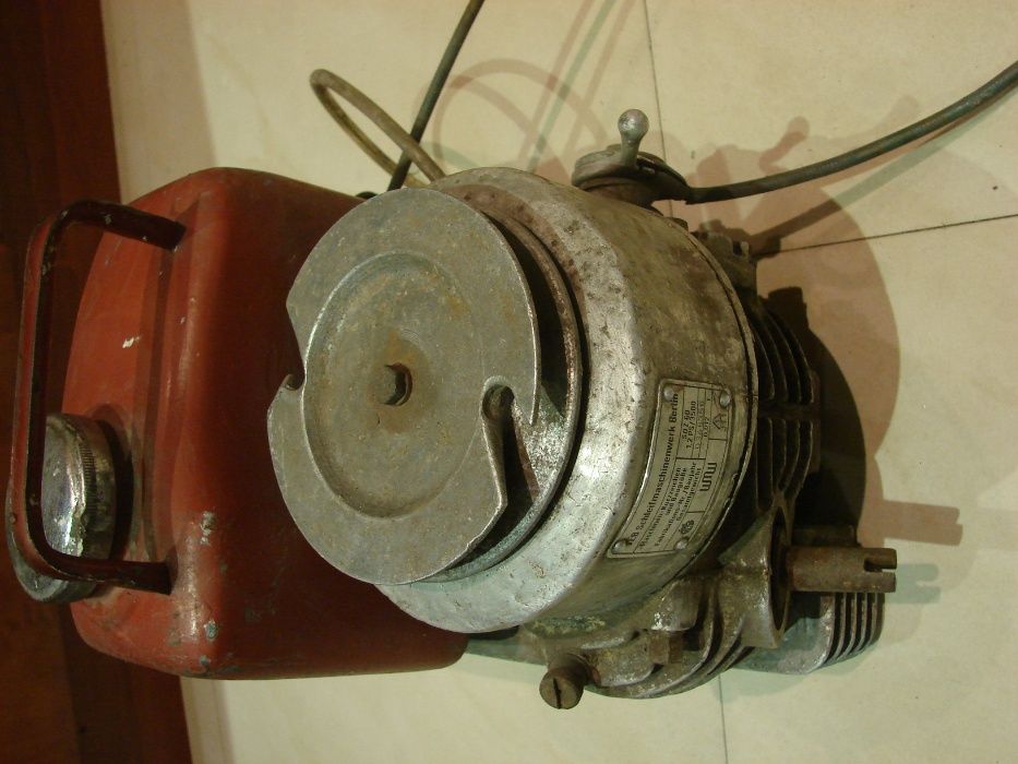 zabytkowy silnik spalinowy kajakowy NIXE BERLIN 1956 rok