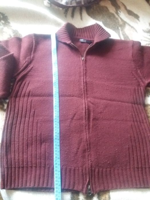 Продам    світер.