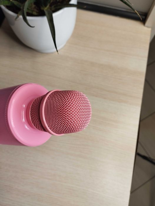 Bezprzewodowy mikrofon do karaoke Bluetooth firmy BONAOK.