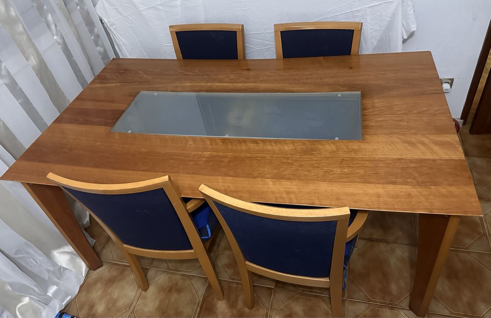 Mesa com cadeiras